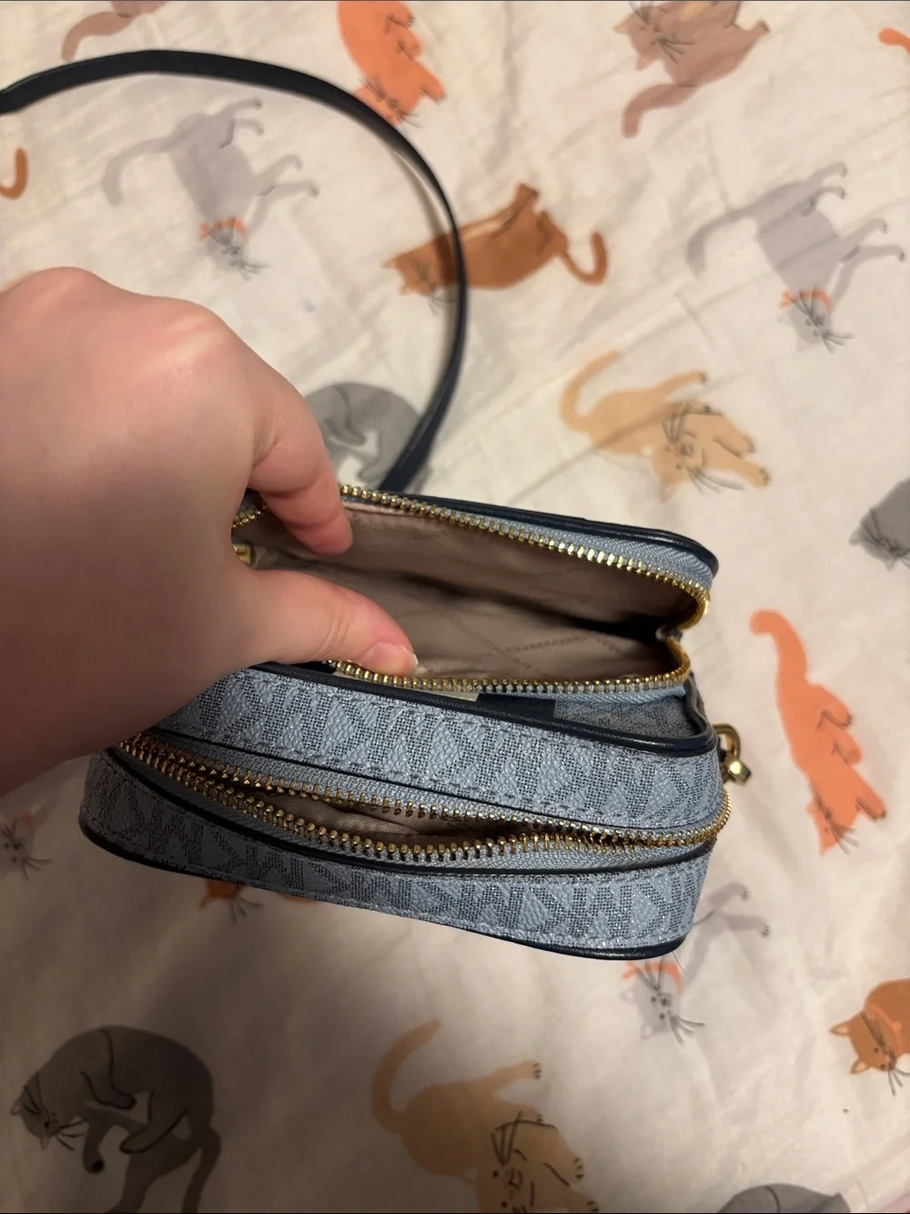 blue and white michael kors crossbody bag